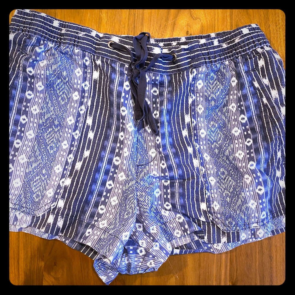 GAP elastic waist shorts size Medium